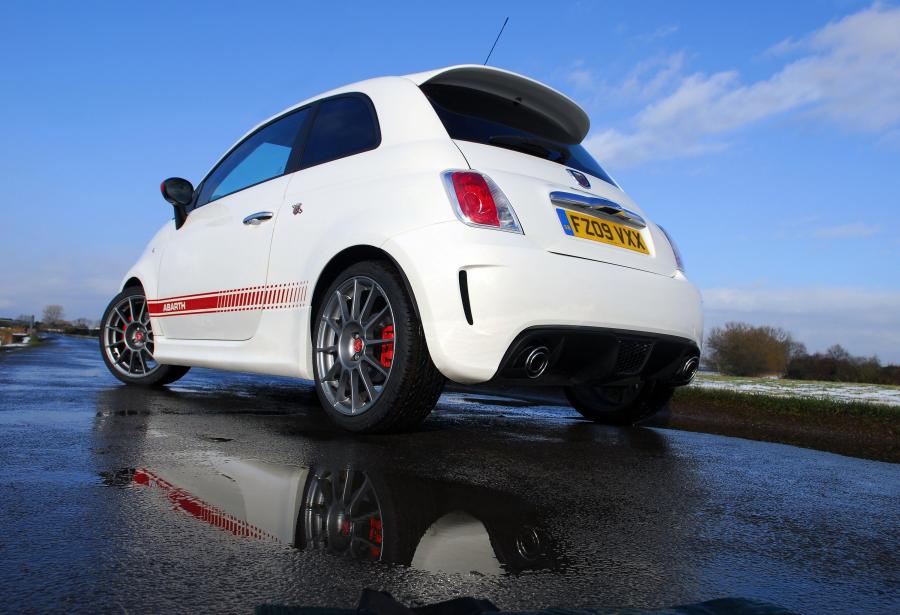  Abarth 500 esseesse 2009 года  (UK) (фото 22 из 29)